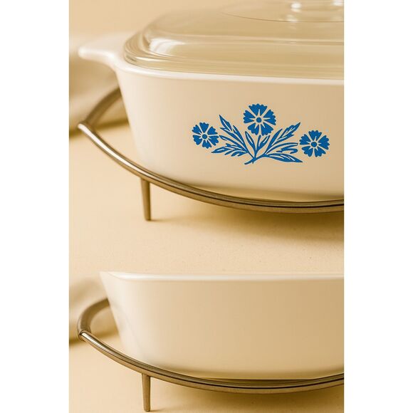 Corning Ware | Square Casserole Dish with Glass Lid & Metal Trivet Size 4C | EUC - Picture 4 of 8